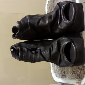 Aldo 4.5 hidden wedge and 1.5 inch platform black leather peep toe shoes size 37